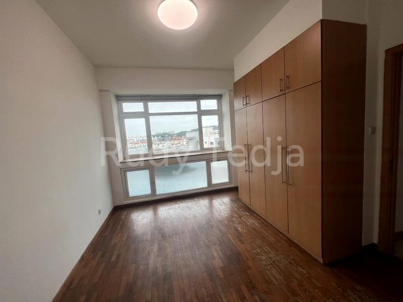 3 Bed Condo for Sale in  Summerhill - Image 4